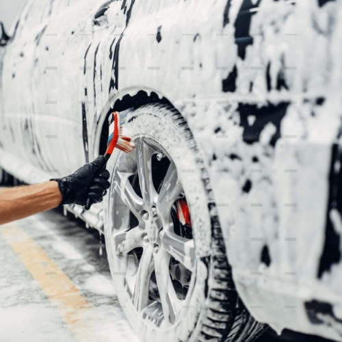 demo-attachment-2654-op_carwash-service-washing-of-wheels-with-brush-8B9GJL5-scaled